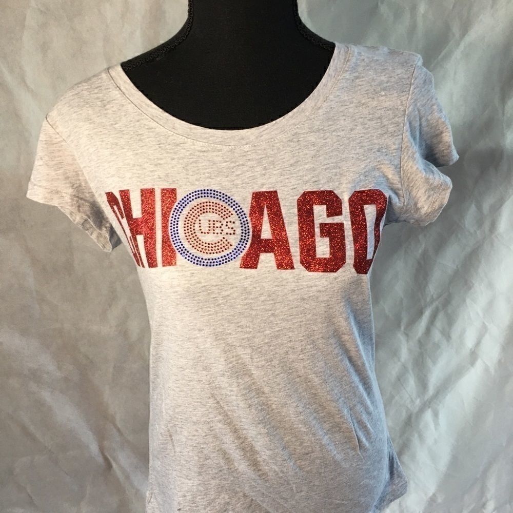 Chicago Cubs sparkly scoop neck tee. Size Medium